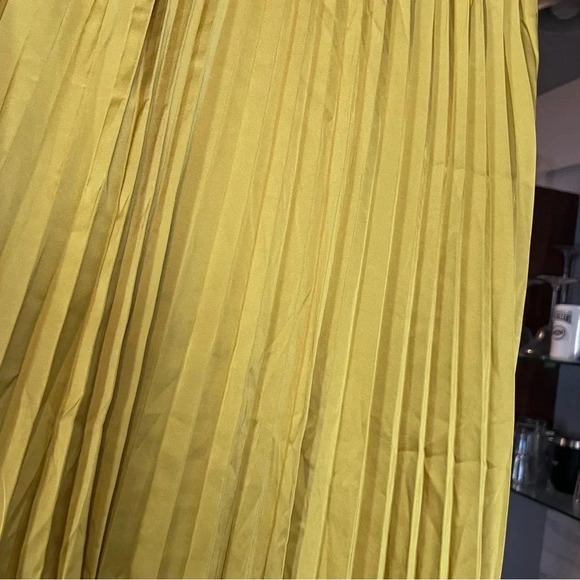 New York & Co 7th Avenue Yellow Pleated High-Low Skirt, Size M - Picture 5 of 6